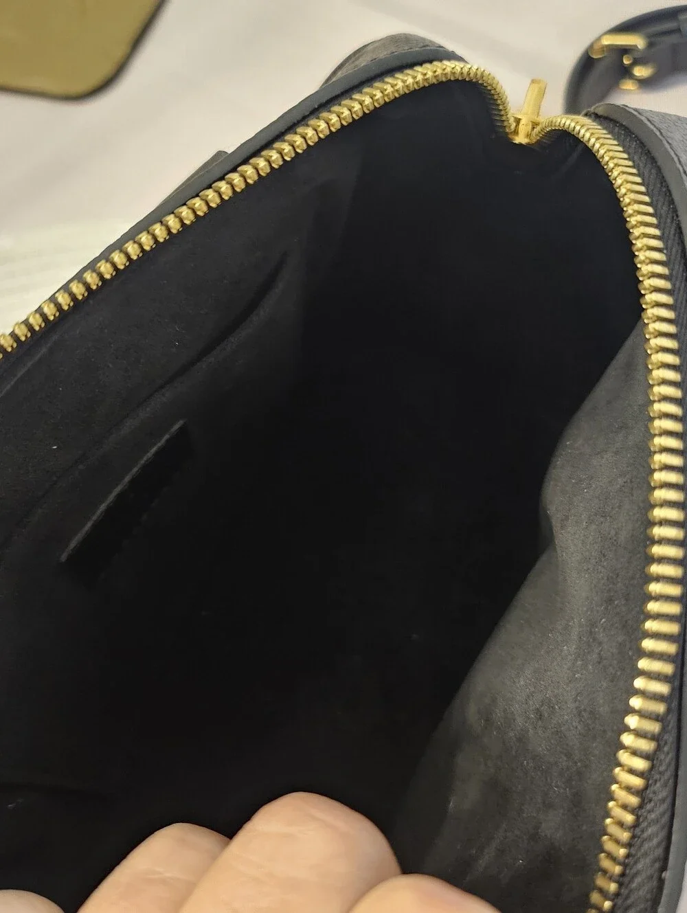 Louis Vuitton Speedy 20 Bandoulière Black Empreinte Microchipped
